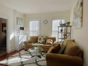 8 Peaceful, Bright apt 3br close to Milton center
